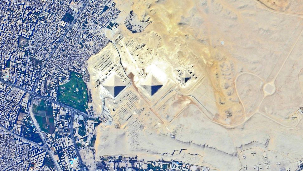 Vista de las pirámides desde la estación espacial internacional.