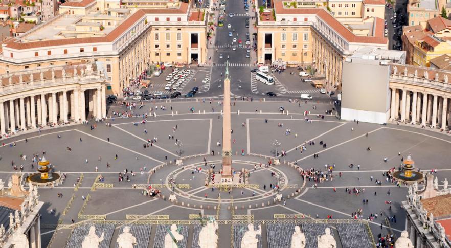 Imagen de la plaza del Vaticano, cede de la reunión de líderes religiosos por el cambio climático.