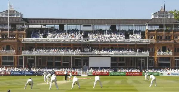 Oxford y Cambridge juegan su primer partido de cricket.-0