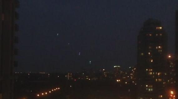 Video de un avistamiento múltiple de un OVNI en Canadá -0