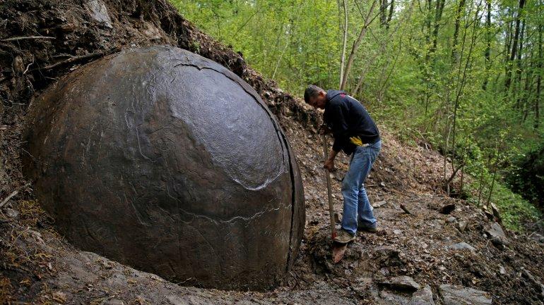 La esfera de la discordia: enigmática bola gigante desata la polémica entre científicos-0