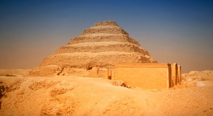 Imhotep, el genio egipcio que creó la primera pirámide-0